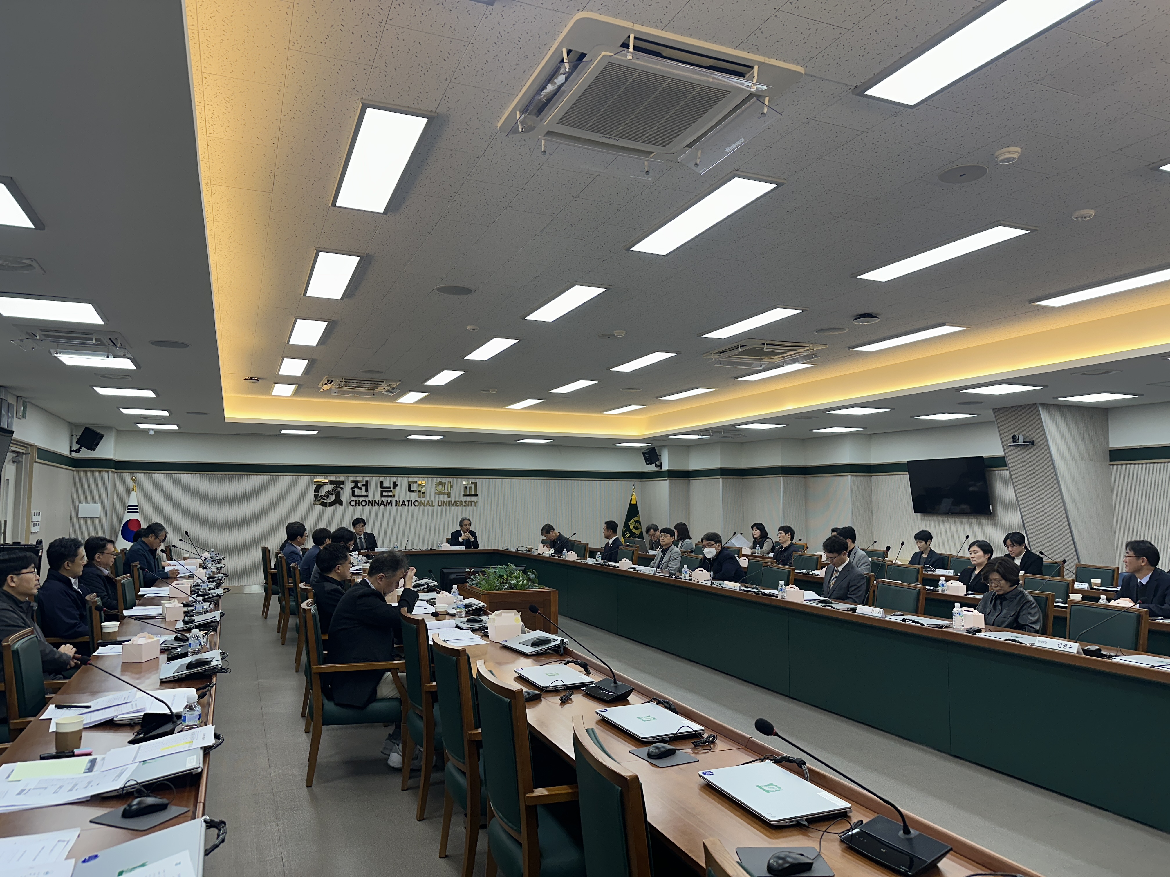 21대 - 이사회 및 본회의(25.11.13) 대표이미지